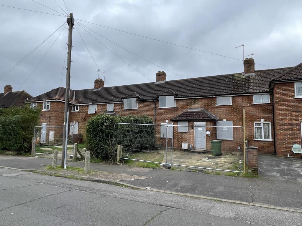 Lot: 80 - HOUSE IN NEED OF REFURBISHMENT - General view of the houses to be offered as separate Lots throughout the auction
